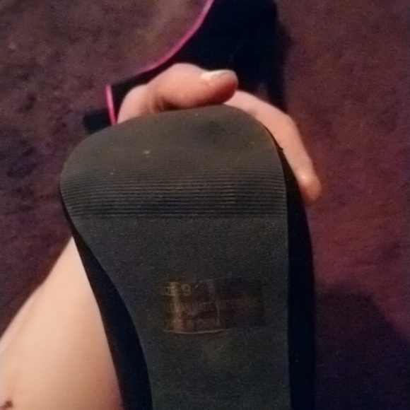 Shoes - Picture 2 of 6